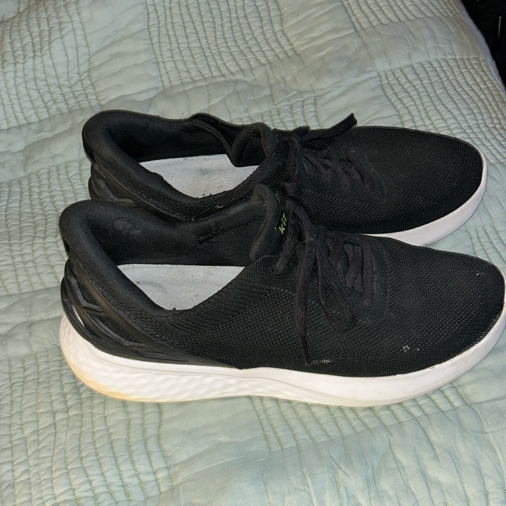 Men’s Kizik Running Sneakers